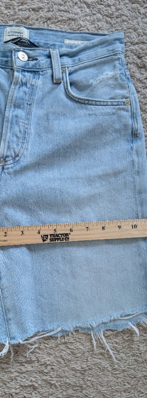 Citizens of Humanity Annina High-Rise Raw Hem Denim Shorts - Picture 10 of 14